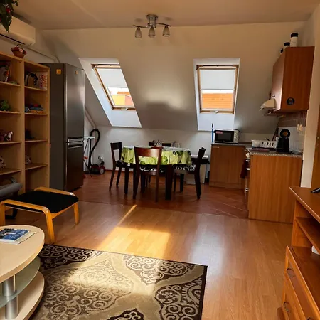 Janett 2 Apartament